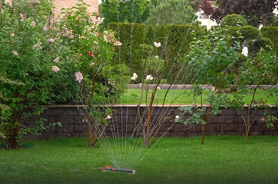 Лучший в своем классе внутренний механизм обеспечивает плавный ход форсунок и равномерный полив.