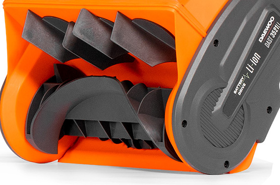 Особая форма шнеков обеспечивает эффективную и бережную уборку снега с любого покрытия: асфальт, брусчатка, плитка.